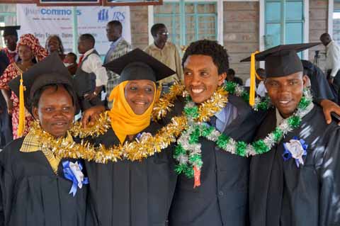 ÁFRICA: primera graduación universitaria de estudiantes refugiados