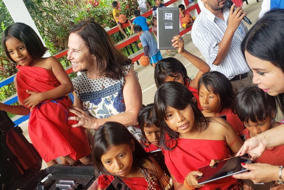 Fe y Alegría y Telefónica promueven educación digital en la Selva