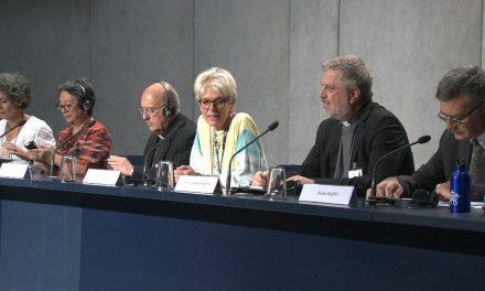 Sínodo Panamazónico: dos jesuitas en la Conferencia de Prensa del martes