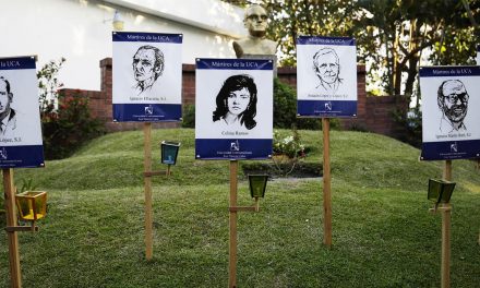 Comienza juicio por el asesinato de seis jesuitas y dos mujeres en El Salvador