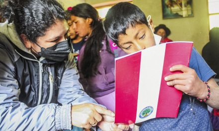 Centro Loyola Ayacucho realizó donación de libros a comunidad de Putis