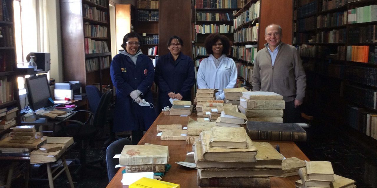 Archivo histórico de la Provincia brindó asesoría a Biblioteca de Comunidad Jesuita de Arequipa