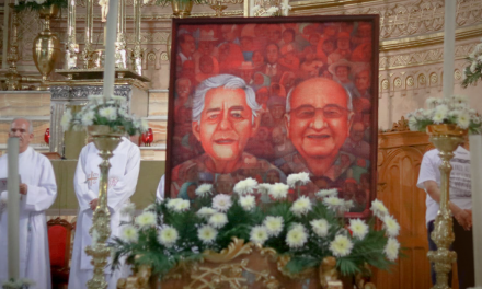 Jesuitas de México presentan pintura en honor de los mártires de Cerocahui 