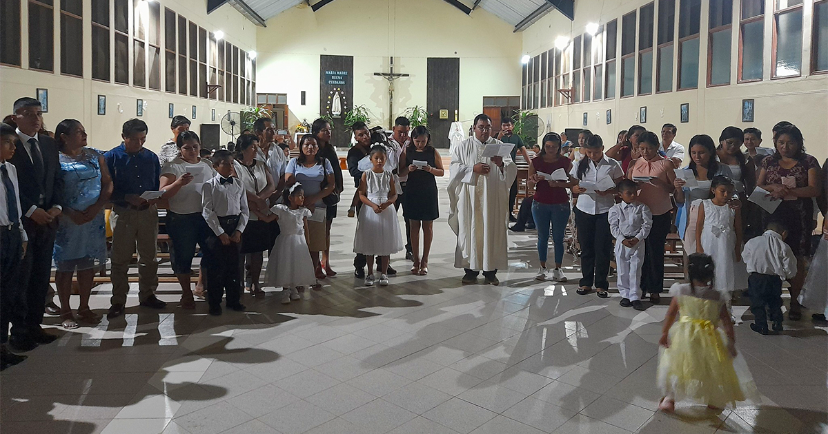 Santa María de Nieva: 33 personas son bautizadas en la Parroquia Virgen de Fátima
