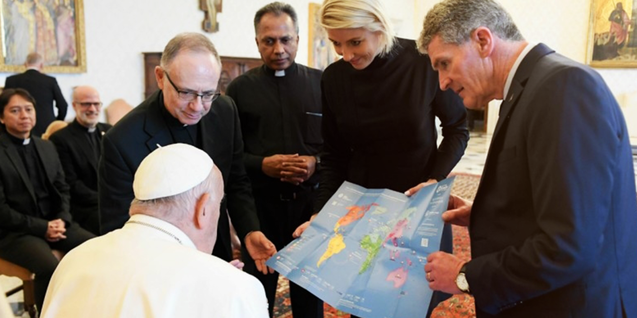 Papa Francisco se dirige a educadores jesuitas