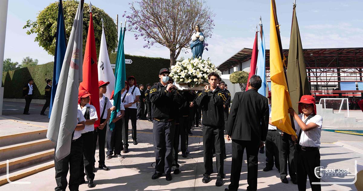 Día de la Virgen en el Colegio San José de Arequipa