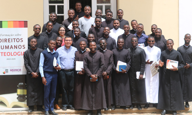 P. Juan Bytton SJ brindó curso en Angola