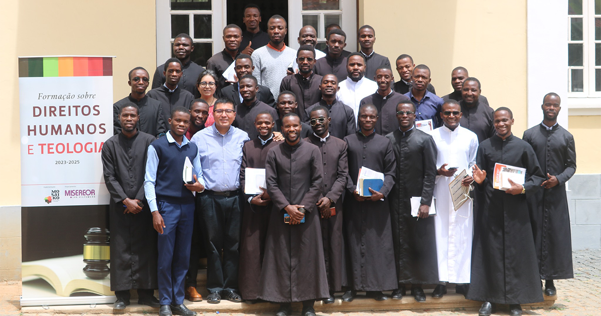 P. Juan Bytton SJ brindó curso en Angola