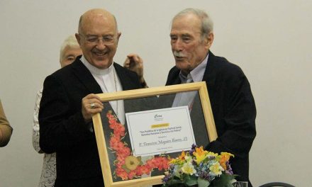 P. Francisco Muguiro SJ recibe reconocimiento por su compromiso con la acción social de la Iglesia