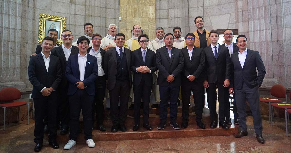Jóvenes peruanos ingresan al Noviciado Interprovincial San Ignacio 