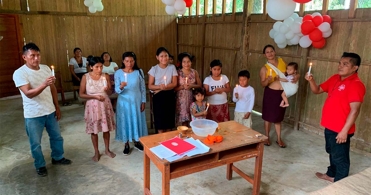 Celebración de bautismos en comunidad del Alto Marañón 
