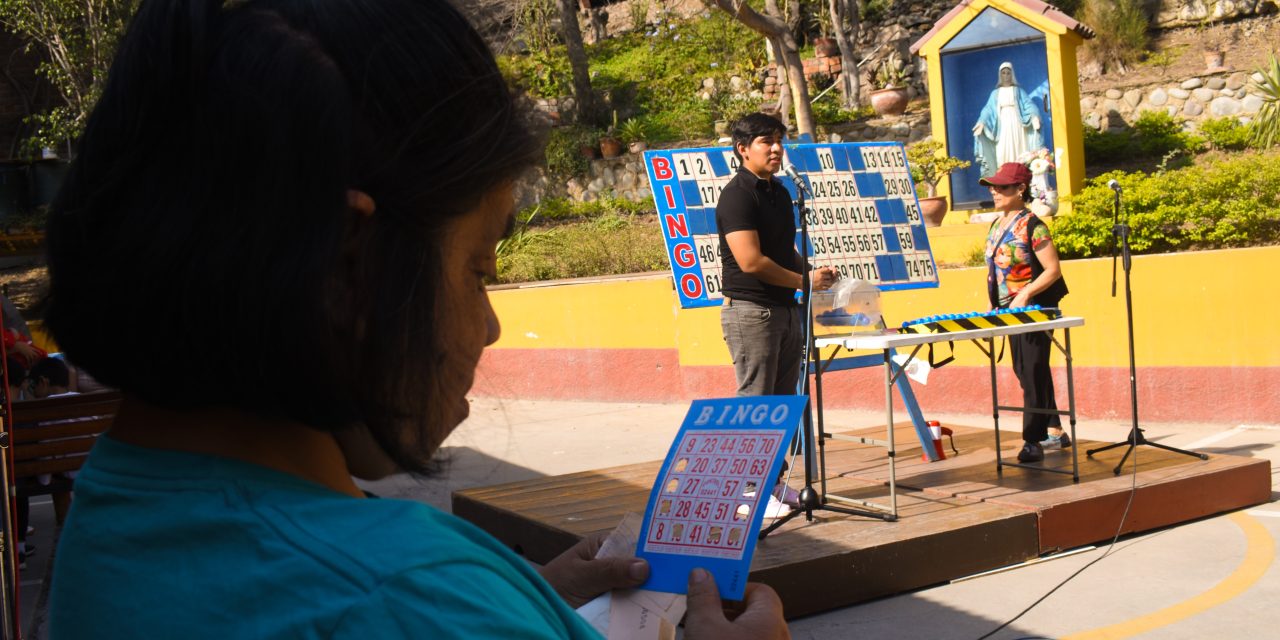 Bingo kermesse en la Parroquia jesuita de El Agustino