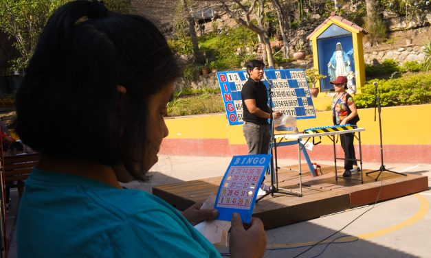 Bingo kermesse en la Parroquia jesuita de El Agustino