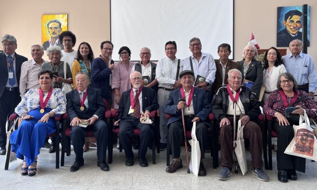 P. Jaime Regan SJ recibe homenaje en la Universidad de San Marcos