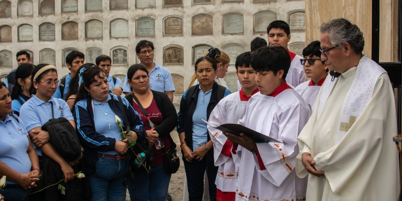 Parroquia San Pedro de Lima organizó romería en mausoleo de los jesuitas  