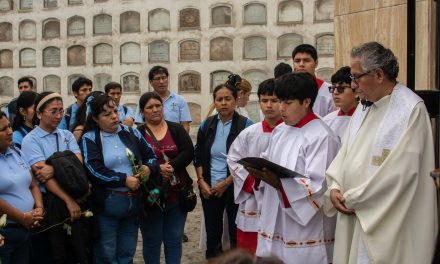 Parroquia San Pedro de Lima organizó romería en mausoleo de los jesuitas  