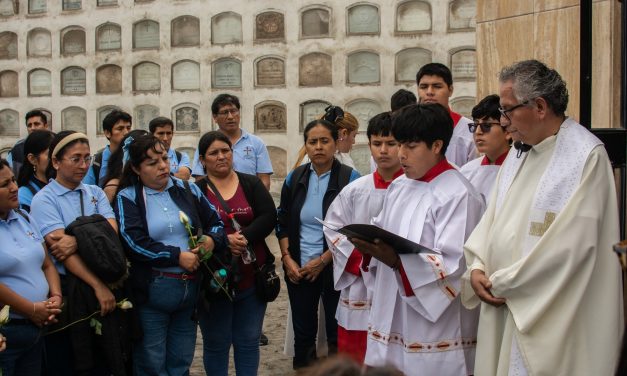 Parroquia San Pedro de Lima organizó romería en mausoleo de los jesuitas  
