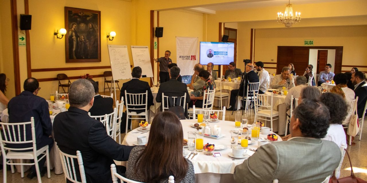 Desayuno Jesuita para el Discernimiento abordó el desafío de gobernar la inteligencia artificial