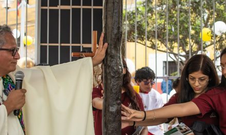 Parroquia San Pedro: bendición y traslado de la nueva Cruz del Baratillo