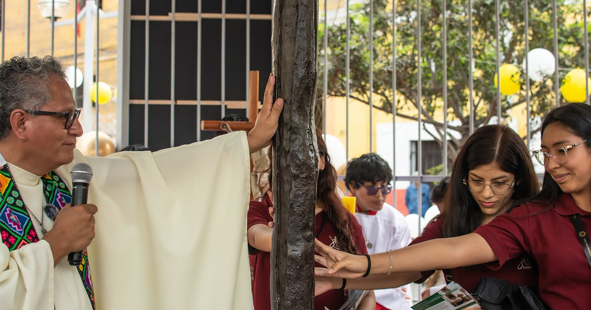 Parroquia San Pedro: bendición y traslado de la nueva Cruz del Baratillo