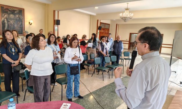 Parroquia de Fátima organizó charla sobre la propuesta de paz del Papa León XIV