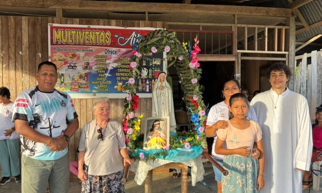 Santa María de Nieva celebra novena en honor a la Virgen de Fátima