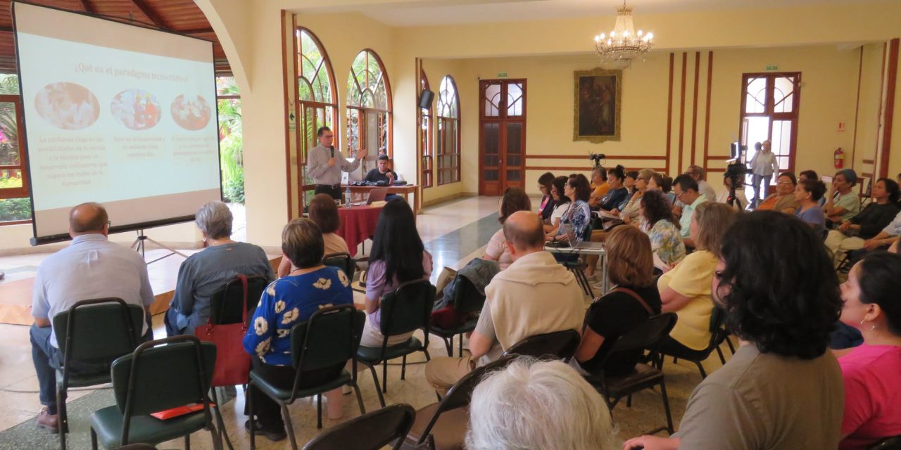 Parroquia de Fátima realizó charla sobre dignidad humana e inteligencia artificial